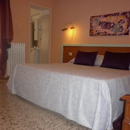 Hotel San Donnino Фиденца Номер фото