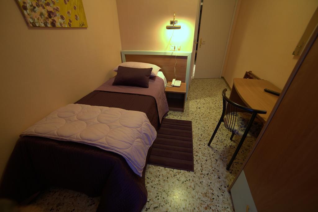 Hotel San Donnino Фиденца Номер фото